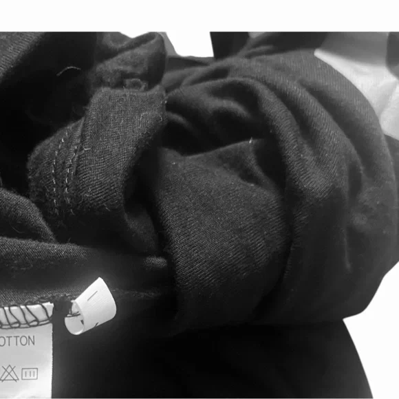 Vintage casual black top shirt L scooped neck line 3/4 ruched sleeve/hem graphic - Picture 11 of 12